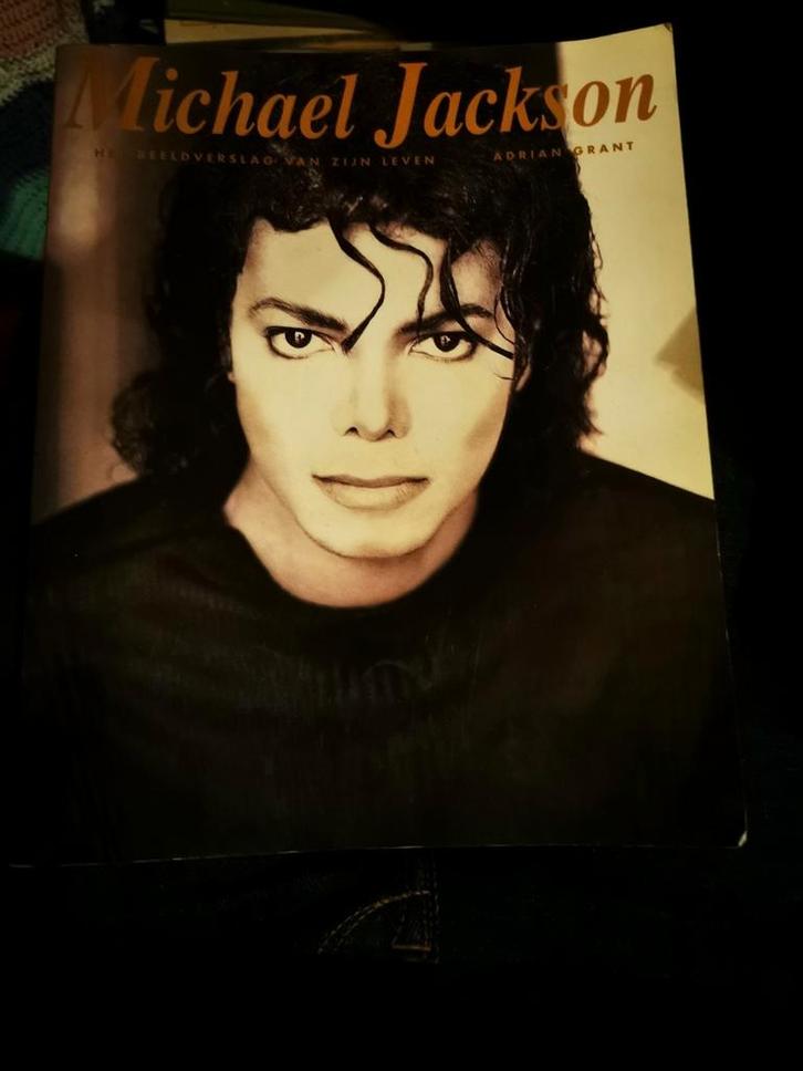 Michael Jackson het beeldverslag van zijn levenAdrian Grant, Verzamelen, Muziek, Artiesten en Beroemdheden, Zo goed als nieuw