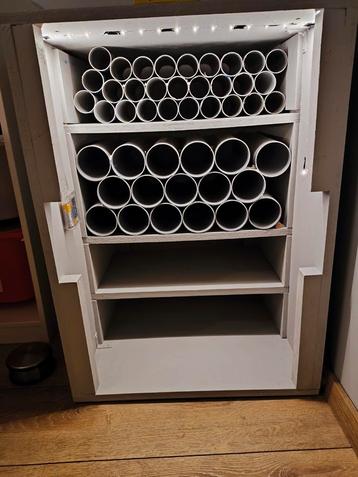 Garage pour voitures, tracteurs et petits camions  beschikbaar voor biedingen