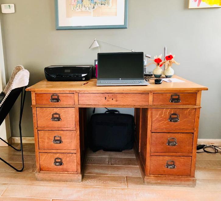 Praktisch Antiek bureau met lades, Huis en Inrichting, Bureaus, Gebruikt, Bureau, Ophalen