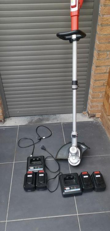 BLACK & DECKER GRASTRİMMER MET 4 BATTERİJ 2 LADER 30CM  beschikbaar voor biedingen