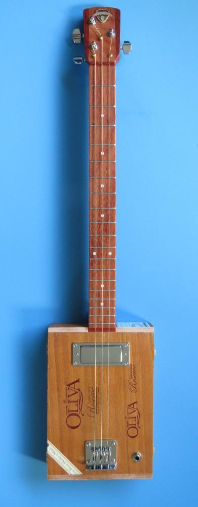 Cigar Box Guitar - 3-snarig - NIEUW, Muziek en Instrumenten, Snaarinstrumenten | Gitaren | Elektrisch, Nieuw, Hollow body, Ophalen of Verzenden