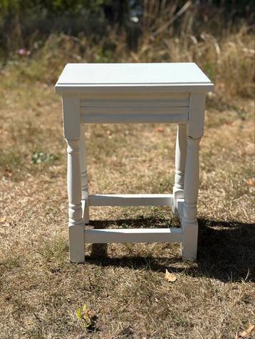 Kleine tafel wit houten deco vintage huisontwerp beschikbaar voor biedingen