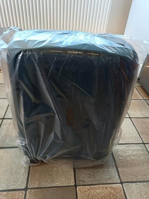 Samsonite koffer, Handtassen en Accessoires, Koffers, Nieuw, Zacht kunststof, Uitschuifbare handgreep, Wieltjes, Ophalen of Verzenden