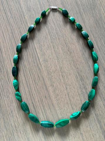 Groene kralen ketting (malachiet steen) beschikbaar voor biedingen