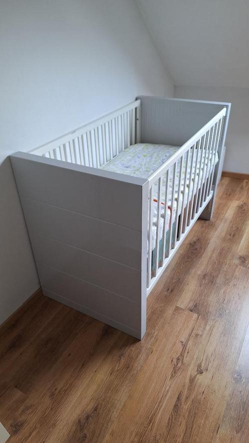 Baby bedje gelakt muis grijs!, Kinderen en Baby's, Kinderkamer | Bedden, Zo goed als nieuw, Minder dan 140 cm, Minder dan 70 cm