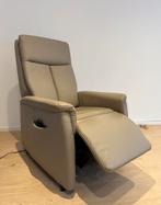 Elektrische Relax leder Belvita,zeer goede staat+opstaphulp, Huis en Inrichting, Fauteuils, Ophalen, Zo goed als nieuw