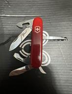 Tourist victoria victorinox 84mm, Caravanes & Camping, Outils de camping, Comme neuf