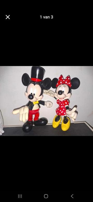 Mickey en minnie beschikbaar voor biedingen