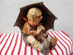 HUMMEL  jongen met paraplu  grootste model, Ophalen of Verzenden