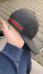 Classique noir, Enlèvement, Porté, Gucci, Casquette