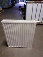 radiator als nieuw met bevestiging en thermostaat, Doe-het-zelf en Bouw, Verwarming en Radiatoren, Hoog rendement (Hr), Zo goed als nieuw