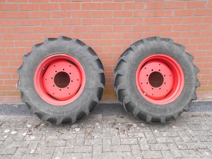TE KOOP: 2 TRACTORBANDEN MET VELGEN R24  ( + spatborden), Zakelijke goederen, Landbouw | Onderdelen | Banden, Velgen en Assen