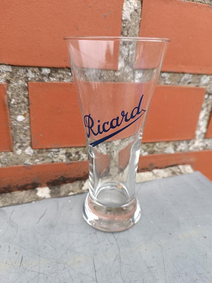 A vendre 2 verres 1ricard et 1 pernod, Verzamelen, Glas en Drinkglazen, Gebruikt, Overige typen, Ophalen