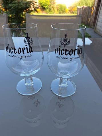 2 glazen victoria beschikbaar voor biedingen