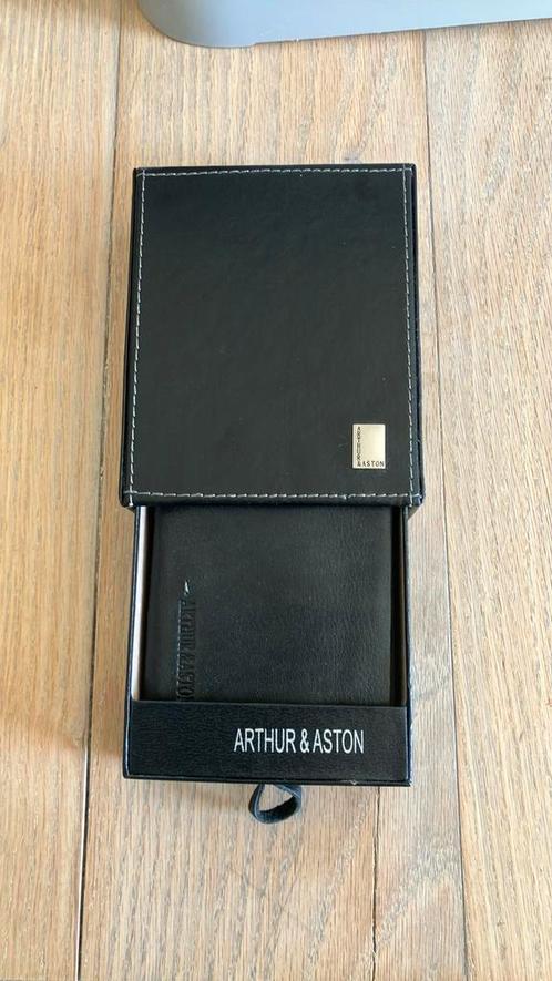 Nieuwe lederen portefeuille in geschenkdoosje, Handtassen en Accessoires, Portemonnees, Nieuw, Overige merken, Zwart, Leder, Ophalen of Verzenden