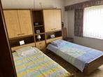 Bruine slaapkamer met twee éénpersoonsbedden, Ophalen, 90 cm, Eenpersoons, Beige