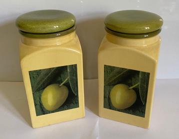 2 keramische potten/potten voor eten in meditastijl beschikbaar voor biedingen