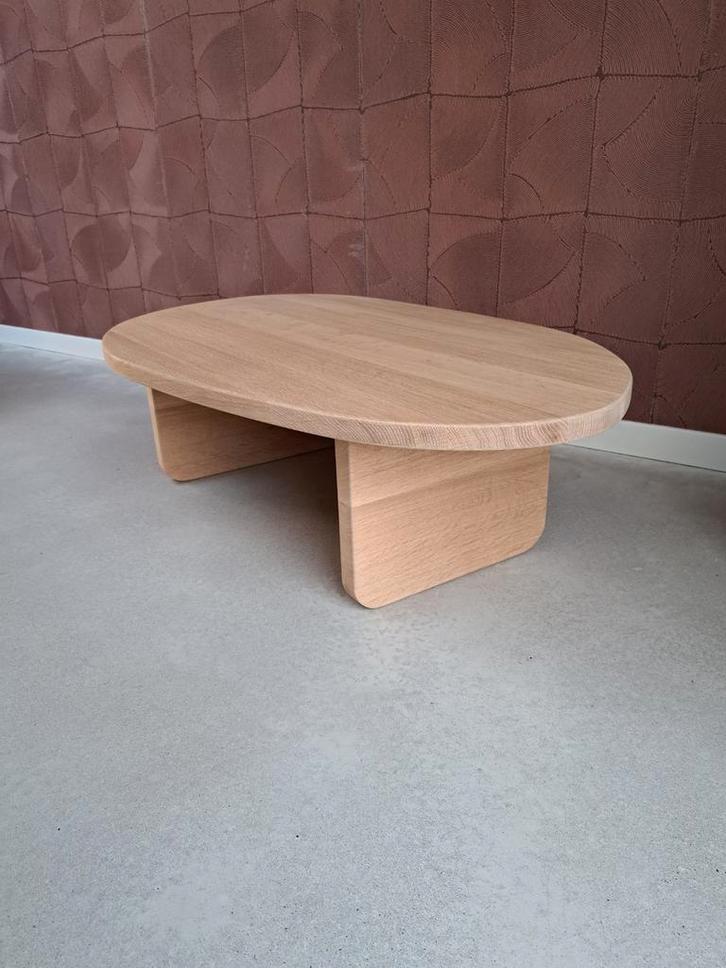 Nieuw! Massief eiken salontafel in organische vorm, Huis en Inrichting, Tafels | Bijzettafels, Nieuw, Overige vormen, Minder dan 45 cm