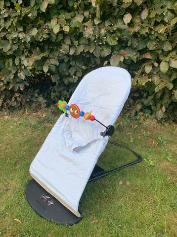 Babybjorn wipper met 2 hoezen, draagtas en 2 speeltjes beschikbaar voor biedingen