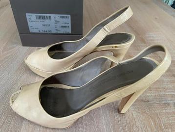 Hakken damesschoenen Kennel & Schmenger beschikbaar voor biedingen