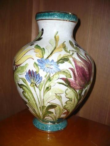 Vaas met veelkleurig bloemenmotief (vase)