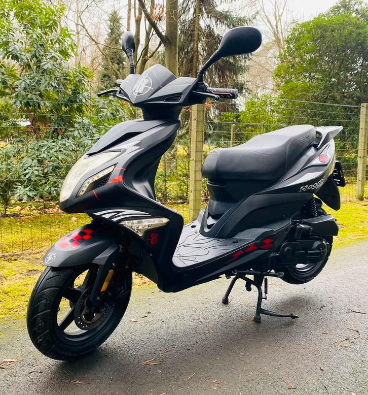 Scooter Agm Super8 50cc B-klasse, Vélos & Vélomoteurs, Scooters | Marques Autre, Utilisé, Classe B (45 km/h), Essence, Enlèvement