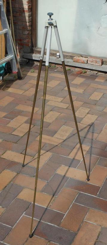 statief voor camera beschikbaar voor biedingen