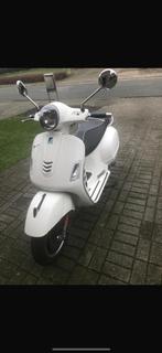 Vespa  300 cc, Fietsen en Brommers, Ophalen of Verzenden, Zo goed als nieuw, Overige modellen
