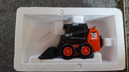 JOAL 190 Thomas 153S Skid Steer schaal 1:32 NIEUW, Hobby en Vrije tijd, Modeltreinen | H0, Nieuw, Overige typen, Gelijkstroom of Wisselstroom