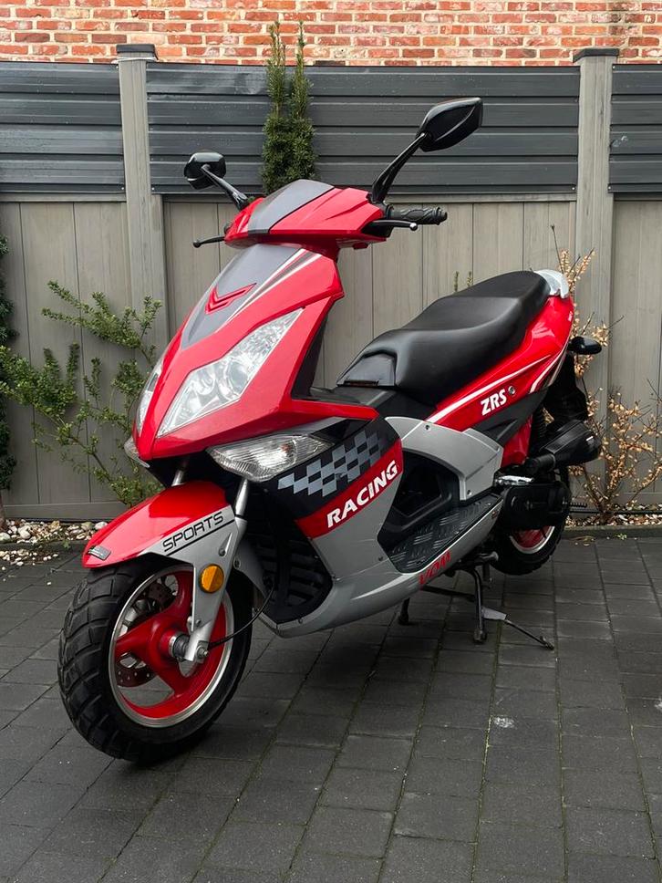 Kymco | Racing Uitvoering | B Klasse | 6.960km | Onderhouden, Fietsen en Brommers, Scooters | Peugeot, Zo goed als nieuw, Speedfight