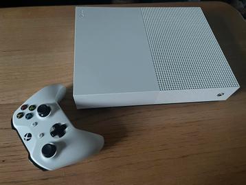 Xbox One S All Digital 1To + manette + 2 jeux (code) + câble beschikbaar voor biedingen