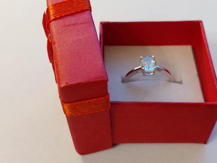 18k witte gouden palladium solitaire ring met aquamarijn, Handtassen en Accessoires, Ringen, Zo goed als nieuw, Dame of Heer, 17 tot 18