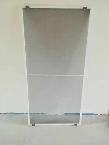 vliegenraam in aluminium beschikbaar voor biedingen