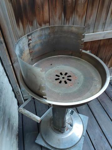 BBQ houtskool beschikbaar voor biedingen