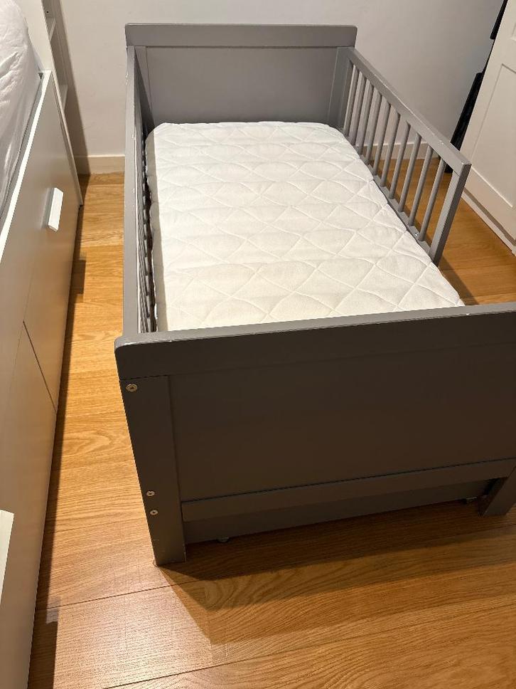 Lit Petite Amélie 140x70 gris avec matelas, Enfants & Bébés, Chambre d'enfant | Lits, Utilisé, Moins de 140 cm, Moins de 70 cm