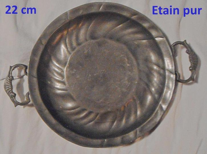 Plateau de service en étain pur rond gravé, 2 anses, 22 cm, Antiek en Kunst, Antiek | Tin, Ophalen of Verzenden