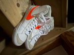 Nike Blazer Mid '77 vintage blanches avec un swoosh orange., Kleding | Dames, Schoenen, Nike, Oranje, Ophalen of Verzenden, Zo goed als nieuw