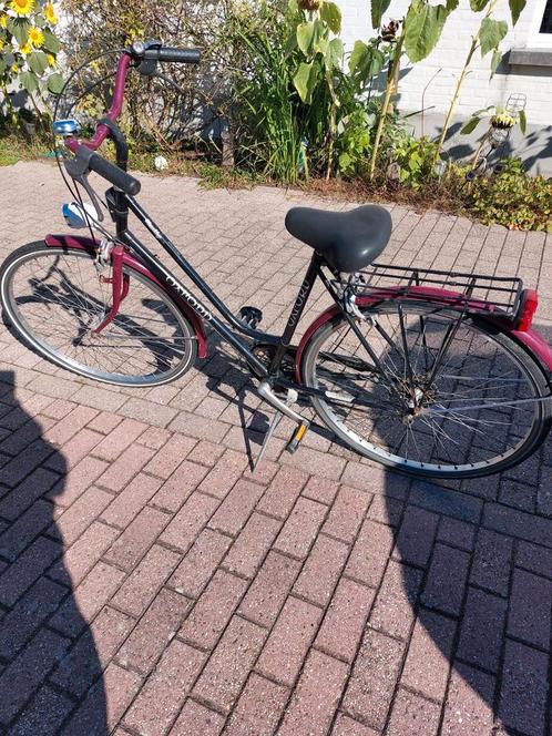 Een Oxford 28 inch  met 6 versnellingen  en led verkichting, Vélos & Vélomoteurs, Vélos | Femmes | Vélos grand-mère, Comme neuf