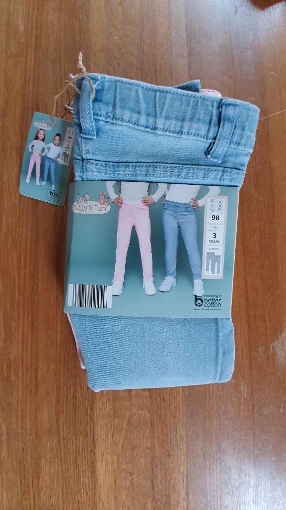 2 x jeans broek (blauw en roze)-maat 98- Nog volledig nieuw!, Kinderen en Baby's, Kinderkleding | Maat 98, Nieuw, Meisje, Broek