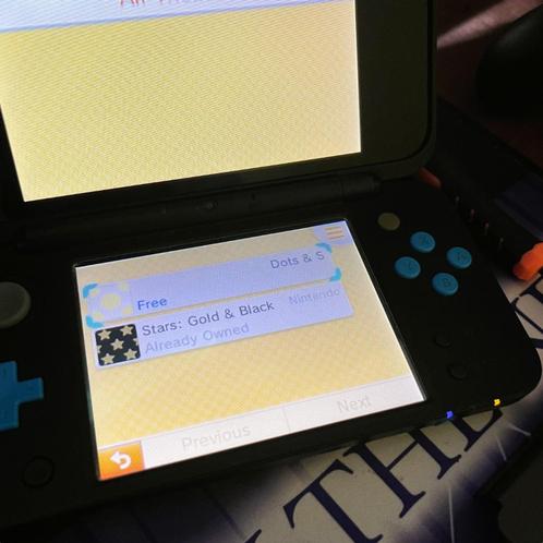 Nieuwe Nintendo 2ds xl modded + 128 GB SD kaart + lader, Games en Spelcomputers, Spelcomputers | Nintendo 2DS en 3DS, Zo goed als nieuw