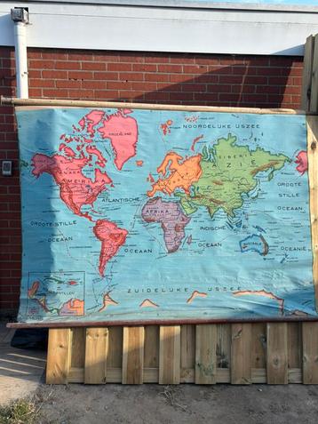 Authentieke wereldkaart beschikbaar voor biedingen