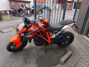 1290 SUPERDUKE R 2015 très bon état  beschikbaar voor biedingen