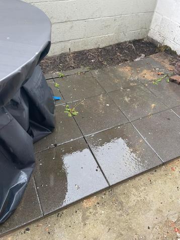 Nog zeer goede terras tegels 28 stuks beschikbaar voor biedingen