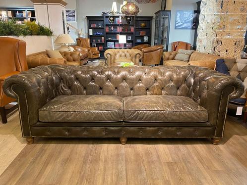 stoere XL chesterfield 3,5 zits bank Grijs groen zetel, Antiek en Kunst, Antiek | Meubels | Stoelen en Sofa's, Ophalen of Verzenden