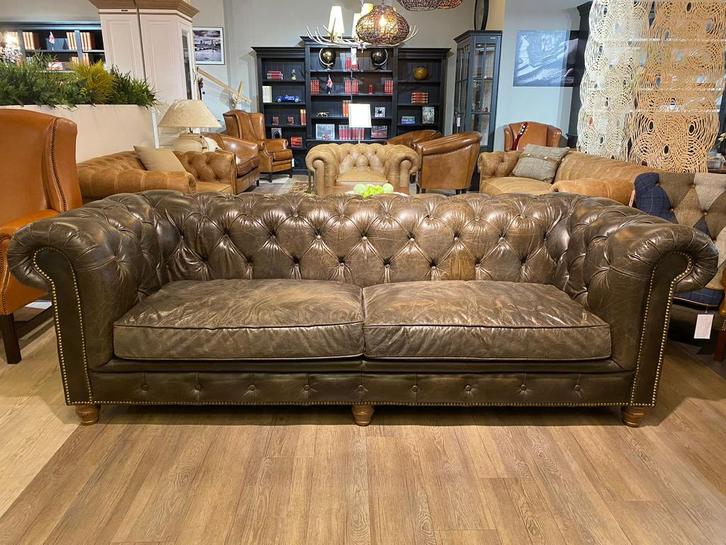 stoere XL chesterfield 3,5 zits bank Grijs groen zetel, Antiek en Kunst, Antiek | Meubels | Stoelen en Sofa's, Ophalen of Verzenden