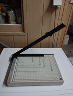 Een papiersnijder machine kleur licht grijs en zwart, Ophalen