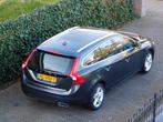 VOLVO V60 TWIN ENGINE 288 PK HYBRID LUXE MODEL 12-2015, Autos, Volvo, 1880 kg, 5 places, Cuir, Break