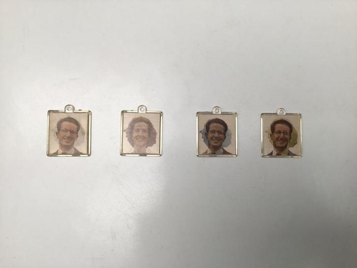 Vintage hangertje beweegbare foto Koning Boudewijn & Fabiola, Verzamelen, Koningshuis en Royalty, Zo goed als nieuw, Overige typen