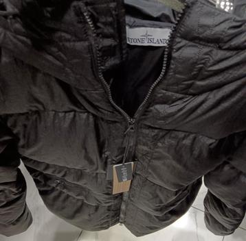 Gekleurde jas van Stone Island  beschikbaar voor biedingen
