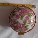 Klein porseleinen doosje., Antiek en Kunst, Ophalen of Verzenden